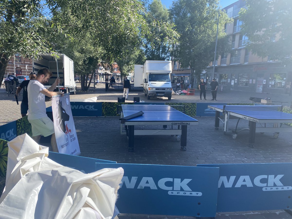 t_makki's tweet photo. Jour J Block Party 2 (10h-21h) 
Nos quartiers d’été sur la place centrale de Fives. Les jeunes du CSC Roger Salengro installent le matériels pour offrir une journée festive exceptionnelle aux habitants de Fives et ses alentours. Fives continue ses fêtes de l’été. Venez nombreux ! https://t.co/PzfaGGgN9p