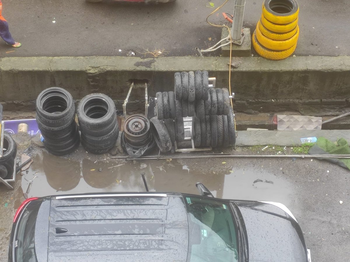 RahulDhadkar's tweet photo. @TMCaTweetAway ,pls issued a notice or strict action on one of the tire shops in our society laying tires on the roadside, this can be breeding for dengue, malaria,larva mosquitoes and this can harm society people.Krishna green land park BLDG No-2 kasarvadavli Ghodbunder road. https://t.co/x1FaHy0PVC