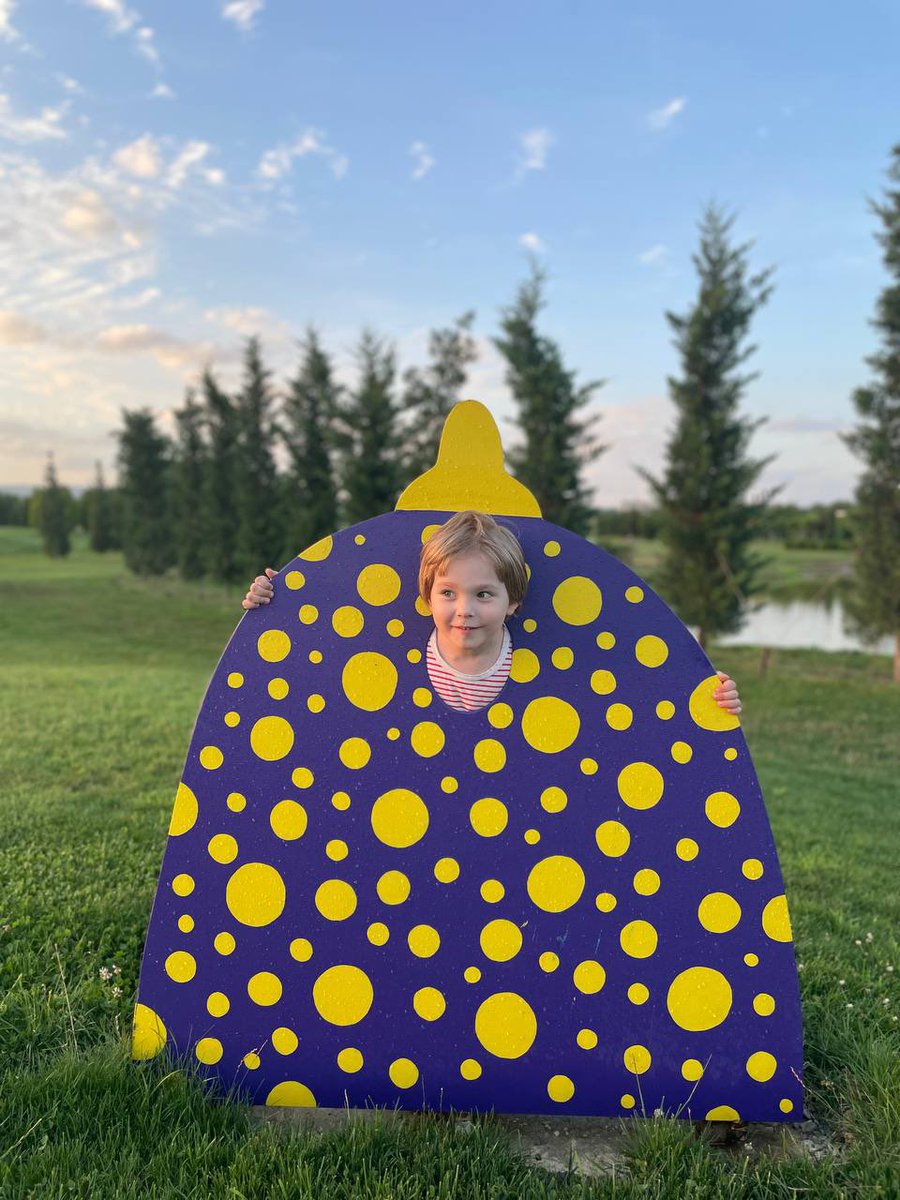 Elena_goroshek's tweet photo. My son inside my sculpture #boobsaroundus https://t.co/h7IPArqpDF
