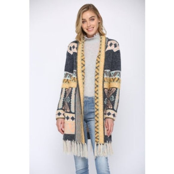 nikicream's tweet photo. So good I had to share! Check out all the items I'm loving on @Poshmarkapp #poshmark #fashion #style #shopmycloset #reborn #fate: https://t.co/kLMslRaZS9 https://t.co/idFw6ryj8g