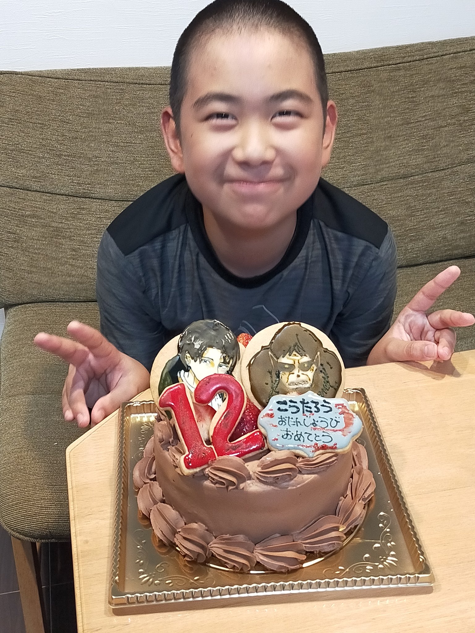 تويتر おかん على تويتر 息子 誕生日は先月でいつもお願いしているケーキ屋さんにいつも通りに電話すると 7月まで予約が埋まってて 息子に相談してやはり誕生日ケーキはここのがいいってことで１ヶ月遅れの誕生日ケーキです 来年東リベって決まっているそうで