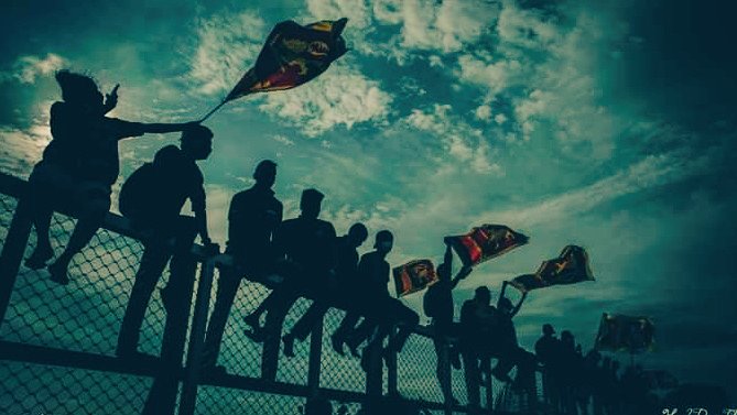 the__ysh's tweet photo. " අනාගතේ දවසක මේ රටේ මිනිස්සු කියයි "
අවුරුදු 72ක් තිස්සේ මේ රට විනාශකරමින් ඉදිය , 
සියලු දෙනාවම 2022.07.09 දින 
ඉල්ලා අස් නොකර පන්නා දමන්නට සමත්වුණා .. 🇱🇰

නැවතත් කවමදාවකවත් වැරද්දක් දෙස බලාගෙන ,
වහල්ලු ලෙස ජීවත් වීමට නොව #එඩිතරව කතා කිරීමට 
එම වැරැද්ද නිවැරදි කිරීමට වග බලා ගත්හ https://t.co/GK5t9yVobO