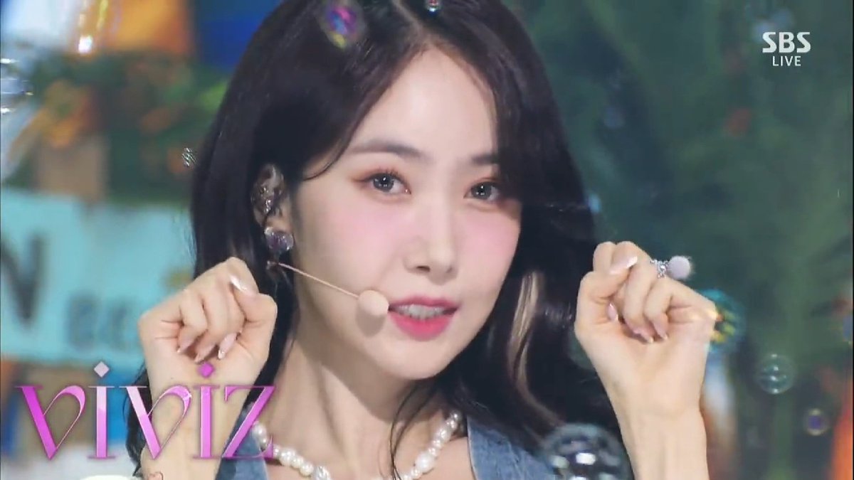 Channel_Yeochin's tweet photo. VIVIZ 'LOVEADE' Comeback Stage SBS Inkigayo

@VIVIZ_official #VIVIZ #LOVEADE #Summer_Vibe https://t.co/Y6xxnugp8a