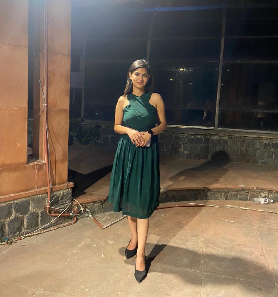Poojasharma_ps_'s tweet photo. वक़्त किसी के लिए नही रुकता….
बीतता वक़्त है, खर्च हम होते हैं!⏱⏳
.
#trending #green #sundayvibes  #Sundayfeels #newsanchor #anchorsofindia #indiananchors #oldpic https://t.co/K3v8pHViRl