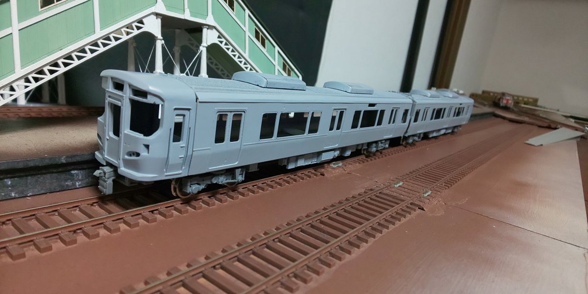 227系1000代タイプの鉄道模型を作っています。HOゲージ、16番ゲージ
