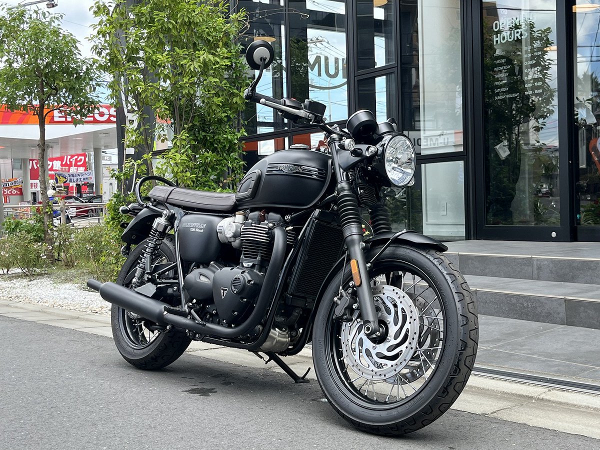 TR_CHIGASAKI's tweet photo. 【ブログ更新】
ボンネビルT120Black中古車両入荷致しました!
走行距離4,000km以下!
実用的なパーツ多数装着されております!
詳しくは下記リンクから!
当店ブログ↓
https://t.co/qYA0WSBv00
#トライアンフ
#TRIMPH
#トライアンフ茅ヶ崎
#クラシック
#ボンネビル
#T120
#ブラック
#Black https://t.co/6POKRNo4VH