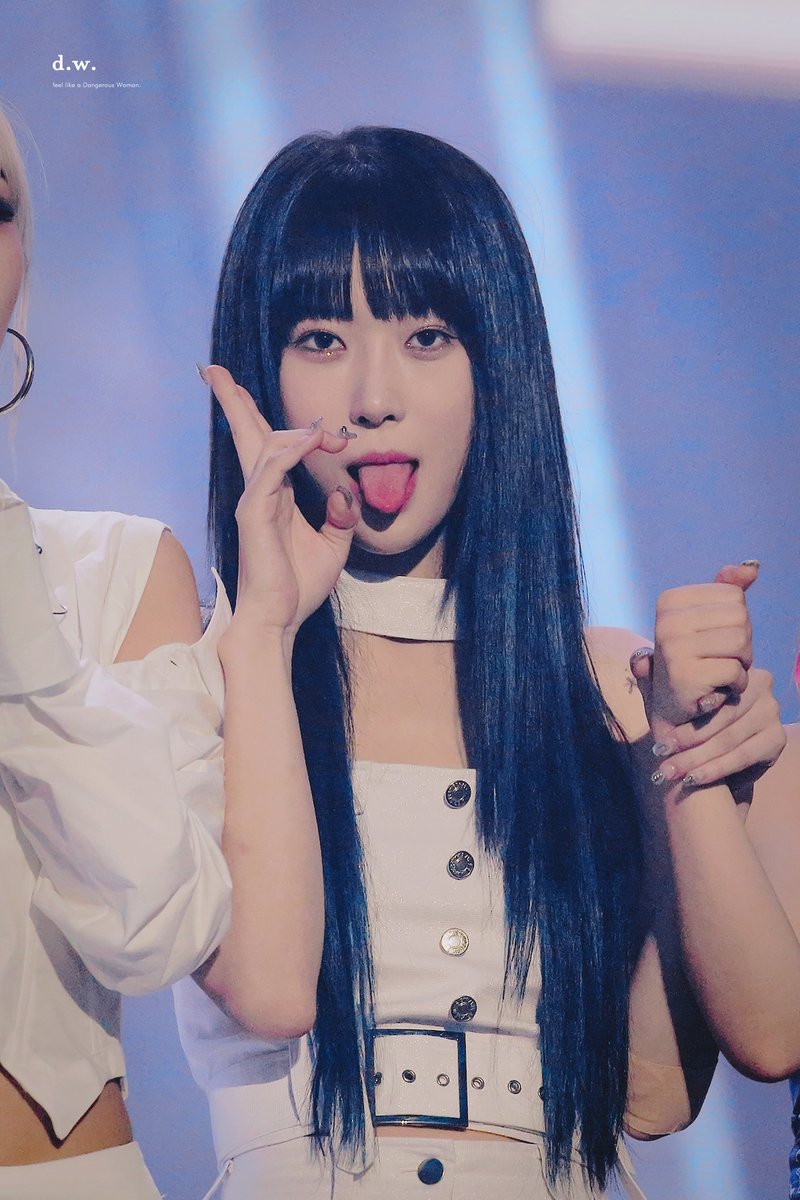 Dangerous97Z's tweet photo. 220709 ✌️😛
#로잘린 #Rozalin https://t.co/M4YHSvGfvk