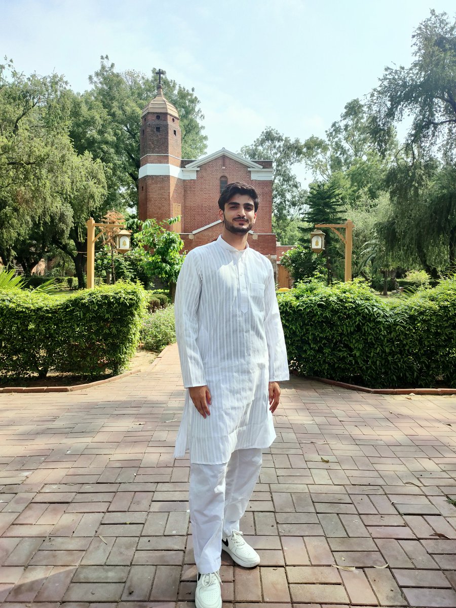 junaid_kichloo's tweet photo. eid mubarak 🤍 https://t.co/MbxH4aegQu