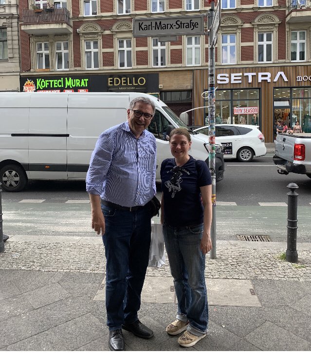 neukoellnticker's tweet photo. Linz trifft Berlin-Neukölln. Danke an Prof. Georg Steiner, Tourismusdirektor von Linz, für den informativen und netten Besuch! #visitlinz #visitberlin #neukölln #MeetInBerlin #tourismus #marketing @Steiner_Georg @neukoellnticker @berlinticker @visitlinz @visitberlin @44CoolGirls1 https://t.co/tgm3n5z3ms