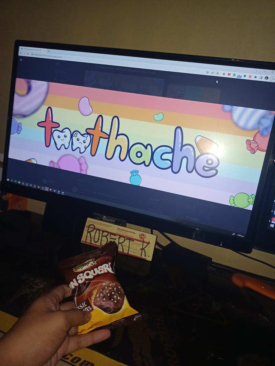 RobertK9070's tweet photo. eating sweets again @ToothacheNft. Hope Mr. Dentis won't be mad lol
#toothachenft #toothache @ToothacheNft https://t.co/orpEjK5EjI