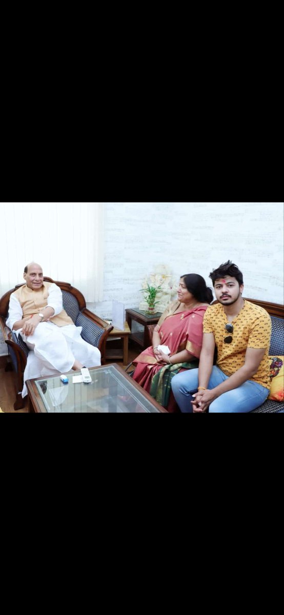 <a href="/Himansh13391755/">Himanshu Dubey</a> <a href="/rajnathsingh/">Rajnath Singh</a> जन्मदिन की हार्दिक शुभकामनाएं... हम सामान्य वर्ग के अभ्यर्थी आप से यह प्रार्थना करते हैं कि 69000 शिक्षकभर्ती में जहां कुछ अभ्यर्थियों ने आरक्षण का दोहरा तिहरा लाभ उठाया वहीं स्वर्णों की अनदेखी हुई,चार साल से न्याय की आस लगाए हम अभ्यर्थी आपसे उम्मीद लगाए बैठे हैं <a href="/NeerajSinghSays/">𝐍𝐞𝐞𝐫𝐚𝐣 𝐒𝐢𝐧𝐠𝐡</a>