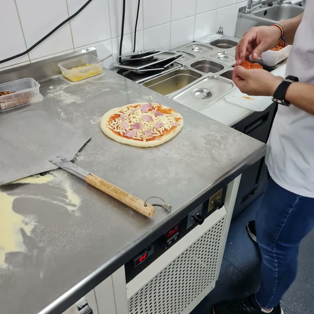 SecondBiteCIC's tweet photo. The guys are hard at it today our Whitley Bay Pizza Co at the Royal Quays Outlet and Independent Centre on this beautiful day!! If its too warm to sit indoors why not as for a takeaway! All prepared by our graduated second bite academy students #secondbite
https://t.co/Ze6c5bnDzQ https://t.co/kDl0yPV4gF