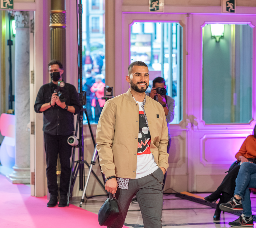 zazpikaleak's tweet photo. 💥Prendas atrevidas, divertidas y de gran variedad. Los looks de Reverso para esta temporada son de lo más modernos. #ZKFW

📷@haizuefotograf1 https://t.co/1m7KjaQRAb