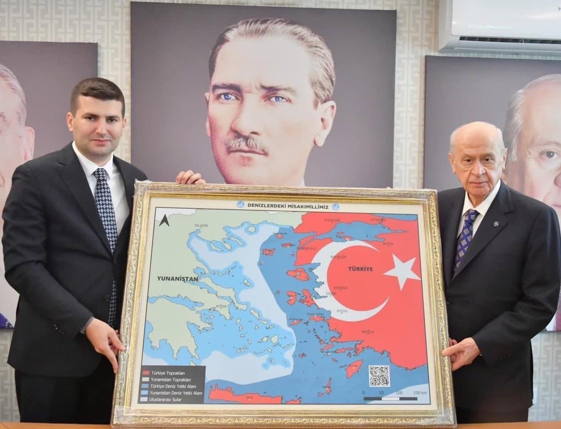 KonLoukopoulos's tweet image. This is exactly the reason that drives Greece to exercise its right of self-defense (Article 51 of the UN Charter).
The political partner of Erdogan Mr Bahçeli displays a map that shows the Greek Islands of the Aegean Pelagos and Crete as...Turkish!