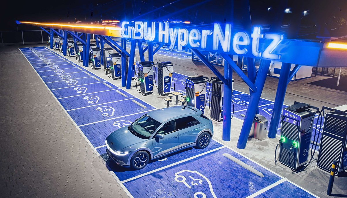 eautokt's tweet photo. Florian Riedl, berichtet über die EnBW Strategie und den Aufbau des EnBW Hypernetz. MONTAG, 25. Juli 2022 18 Uhr
am EnBW HPC Ladepark: Heßdorf, A3: Ausfahrt Erlangen/West
Elektroauto Kitzingen ⚡Treffen &amp; Vortrag EnBW HPC Erlangen-West 🚗 Carsharing - https://t.co/JeII1Qq7y3 https://t.co/Z0jiWDTH7l