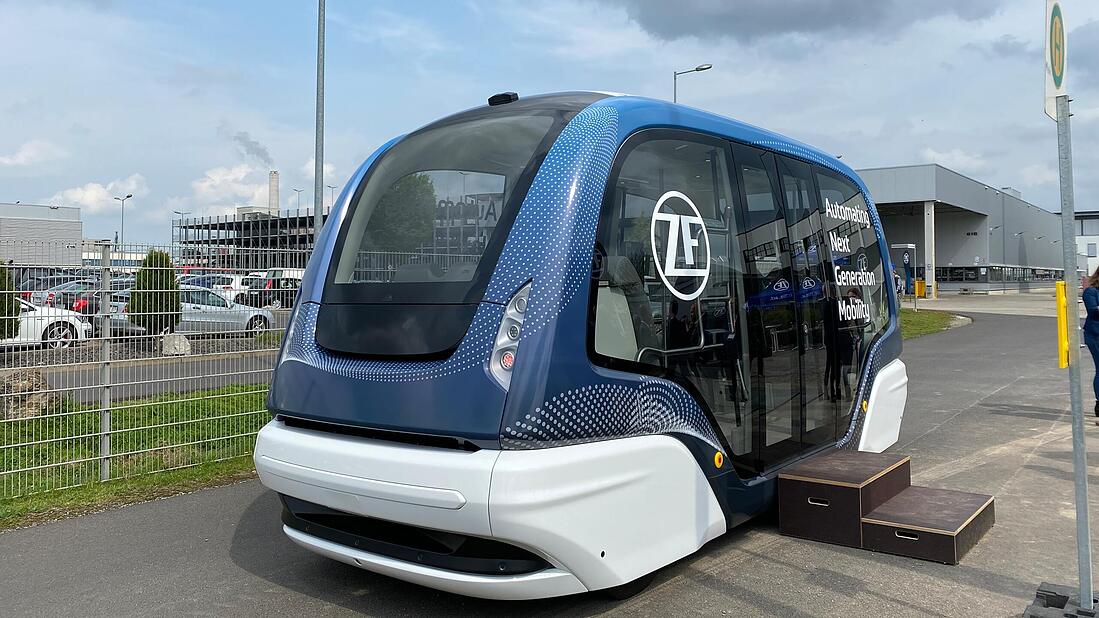 eautokt's tweet photo. Florian Riedl, berichtet über die EnBW Strategie und den Aufbau des EnBW Hypernetz. MONTAG, 25. Juli 2022 18 Uhr
am EnBW HPC Ladepark: Heßdorf, A3: Ausfahrt Erlangen/West
Elektroauto Kitzingen ⚡Treffen &amp; Vortrag EnBW HPC Erlangen-West 🚗 Carsharing - https://t.co/JeII1Qq7y3 https://t.co/Z0jiWDTH7l