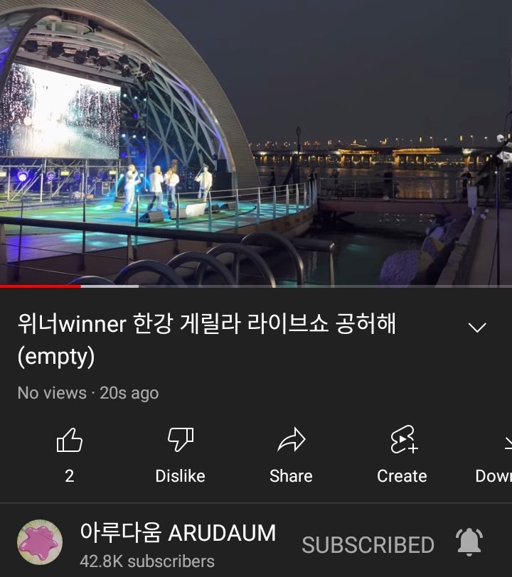 mysunflowie's tweet photo. the most endearing fan service from the best idol we could’ve asked for💙 https://t.co/uwCbM0AQoO