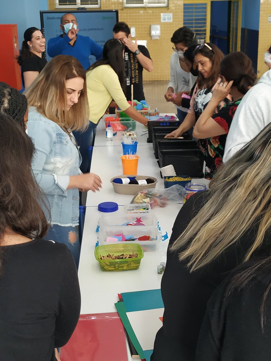 DanielaVeihl's tweet photo. Finalizando o primeiro semestre com uma formação especial com micro:bit para os professores da EMEB Marly Buissa Chiedde em São Bernardo do Campo SP Brasil.
#microbitchampions2022 https://t.co/0rDnJerM84