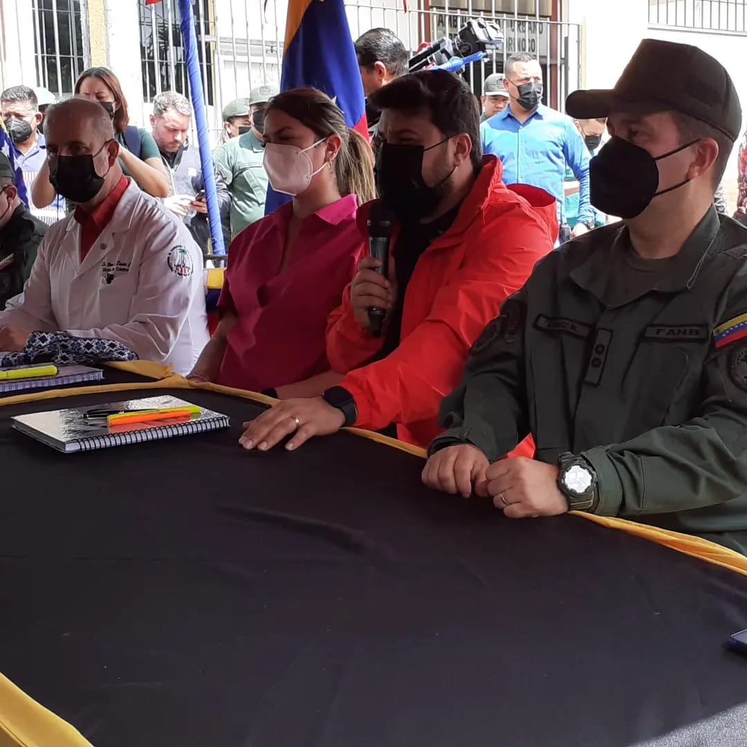 FeliciaIvss's tweet photo. Siguiendo lineamientos de nuestro Pdte @NicolasMaduro,Ministra de Salud y Pdta del IVSS @MagaGutierrezV en conjunto con Gob @ErnestoLunaPsuv y Alcaldsa @ANAFUENTES_PSUV  conforman 617 Bricomiles de Salud Edo Monagas para atención de Consultores Populares @Somosivss @GobMonagas_ https://t.co/242f3XDUlp