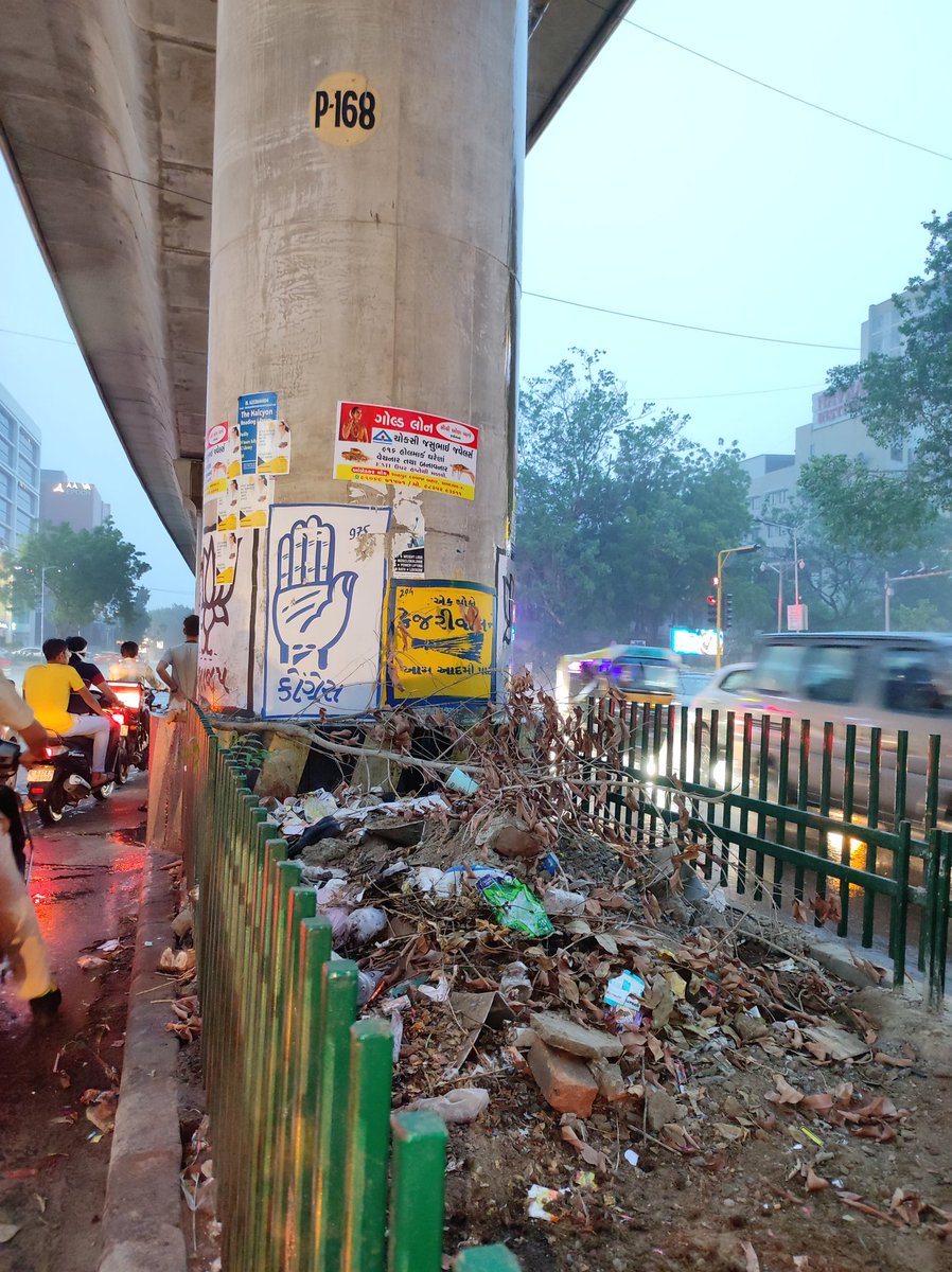 sanketjs's tweet image. Dear #Ahmedabad tamaru shu kehvu che

#advertisement mate @MetroGujarat @AmdavadAMC nu manjoori lidhi hashe??

To pachi #Monsoon2022 ma #plants Ane clean karvama vapariye to

@CollectorAhd @AhmedabadPolice @swachhbharat