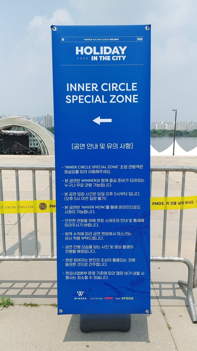 younirus's tweet photo. I guess this free concert is Winner's idea and Crocs is so kind to sponsor it.
It is Winner, not YG
#WINNER
#ILOVEU https://t.co/LkX3RhIIPN