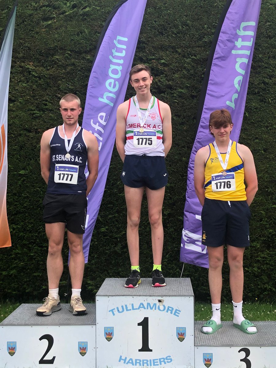 CastletroyC's tweet photo. Aaron O’Connor, being presented with the Gold Medal, after winning the National Outdoor Under 18 Triple Jump, in Tullamore https://t.co/RLUCT8uJyH