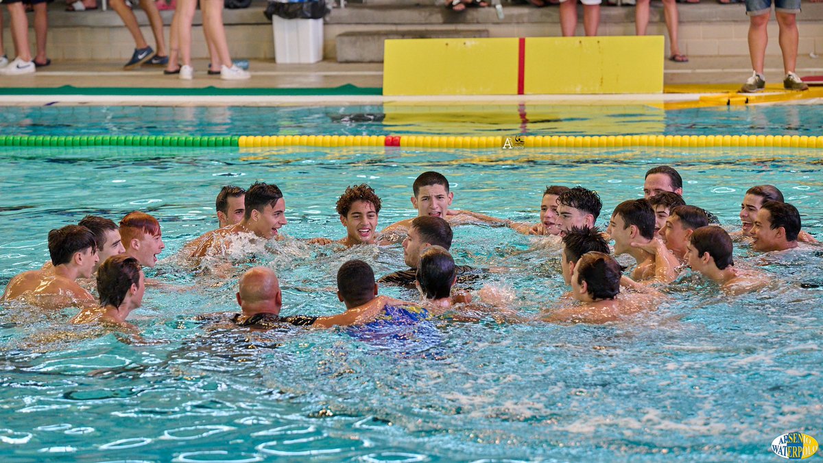 CNAB_oficial's tweet photo. 🏆 CAMPIONS D’ESPANYA 🏆

Després de ser campions de Catalunya, el Cadet masculí de waterpolo finalitza la temporada 21/22 aixecant el títol de Campió d’Espanya 🥳

🤽‍♂️ Millor jugador: Unai Lema

✋ Millor porter: Bernat Farran

📸 @arsenioWP 

#BacallàSecSec #waterpoloCNAB #CNAB https://t.co/2140osrHjx