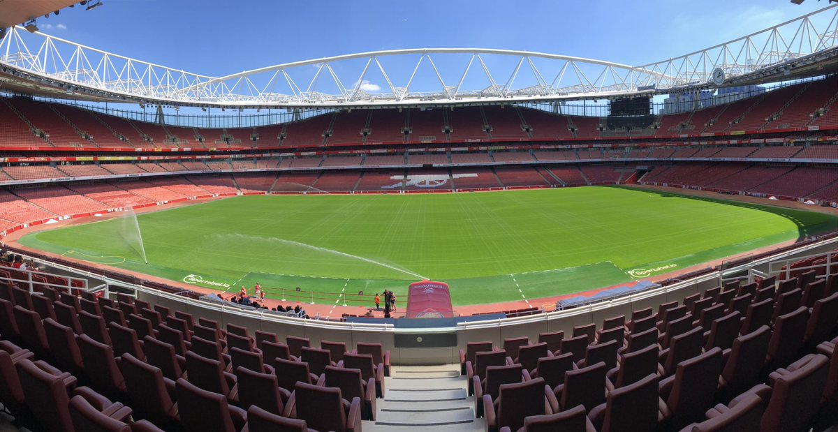 mattwhiting31's tweet photo. Great to help @leeb1010 out at the Arsenal today. Pitch is looking amazing after the renovation work 💪🏼 https://t.co/bPk0W5dm8z