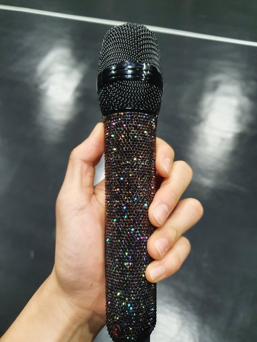 njscenery's tweet photo. namjoon as bts mics ; a thread https://t.co/lAe3Tel3NC