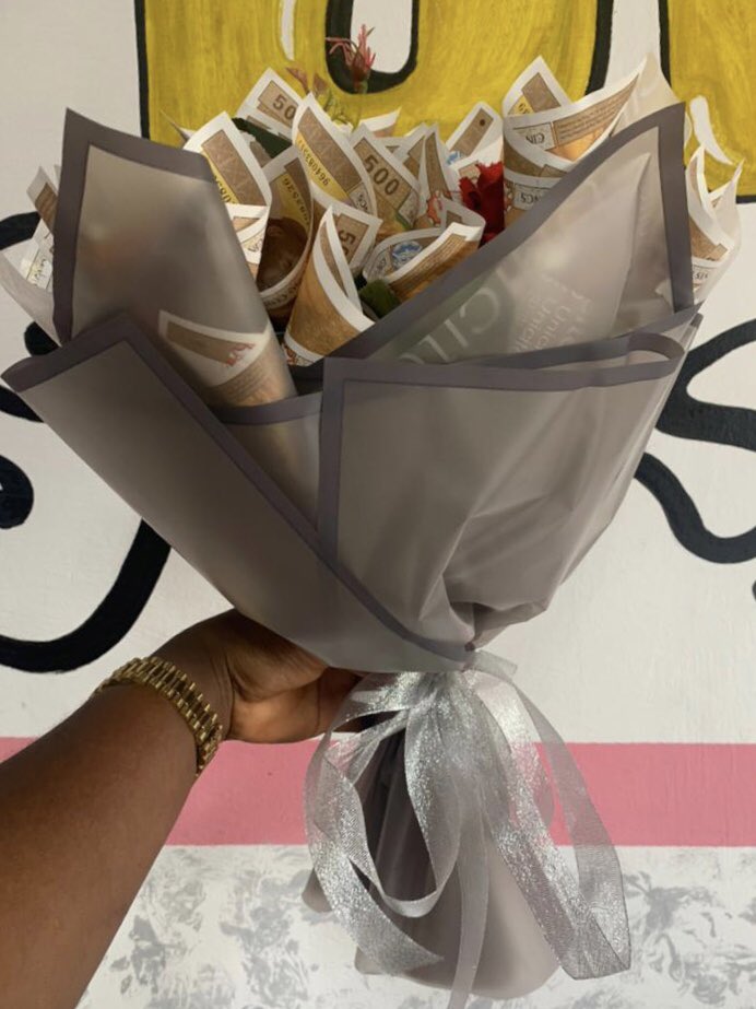 OTopEvents's tweet photo. Money Bouquet hit different 🤑❣️

Choisissez de miser sur l’originalité avec une de nos offres afin d’émerveiller vos proches au Cameroun ✨

Le sourire, la base 😁

☎️ 698188783 🇨🇲 / 0750081286 🇫🇷 📍🚚 Expédition possible partout au Cameroun https://t.co/uCJlkjnigs