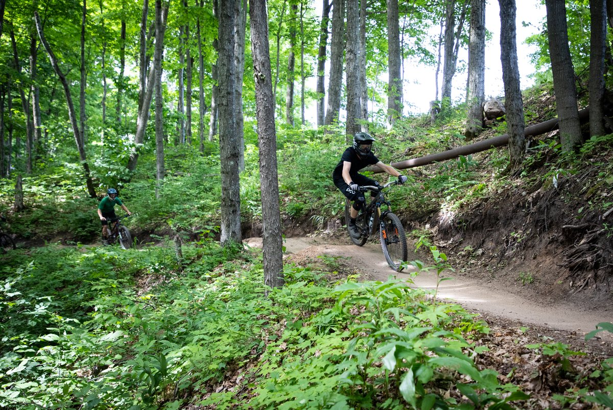 HighlandsatHS's tweet photo. It's Sunday Funday!
Grab a friend and head to the trails!
The Heather lift is running 9 AM -7 PM today!
...
#thehighlands #puremichigan #harborsprings #mimtb #thehighlandsbikepark #highlandsmtb #highlandshighlight #northernmichigan https://t.co/SR9FL17R40