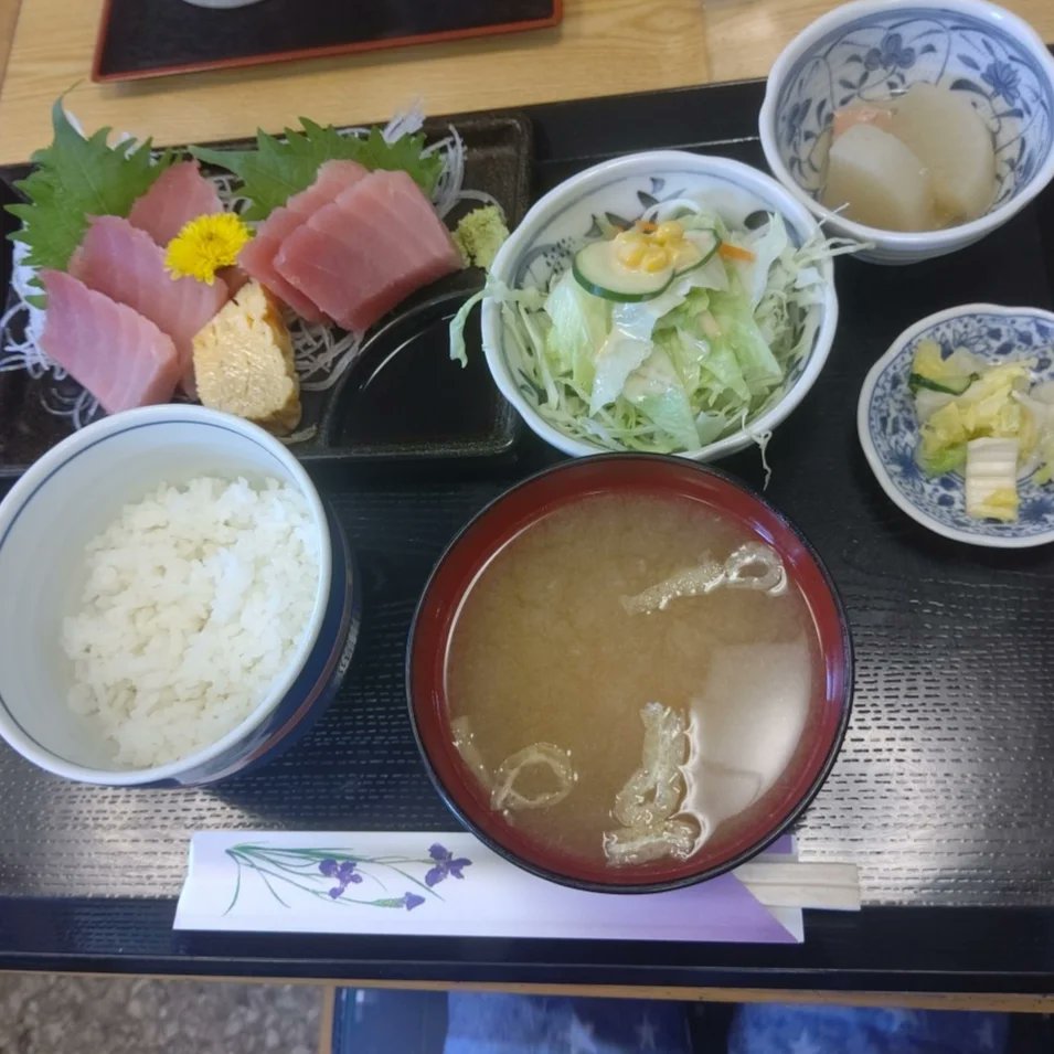 hiraminagonta's tweet photo. ささ山。
小手指にあるささ山さんへ。
私はお刺身付のロース定食、
ちびは中トロ付のお刺身定食、
旦那はアジフライ定食。
メニューもたくさんあり、
また今度行こうと思いました。
#定食屋 #とんかつ #かつ #定食
#所沢 #小手指
#tokorozawa #kotesashi
#ささ山 #sasayama #porkcutlet https://t.co/be051xWMhC