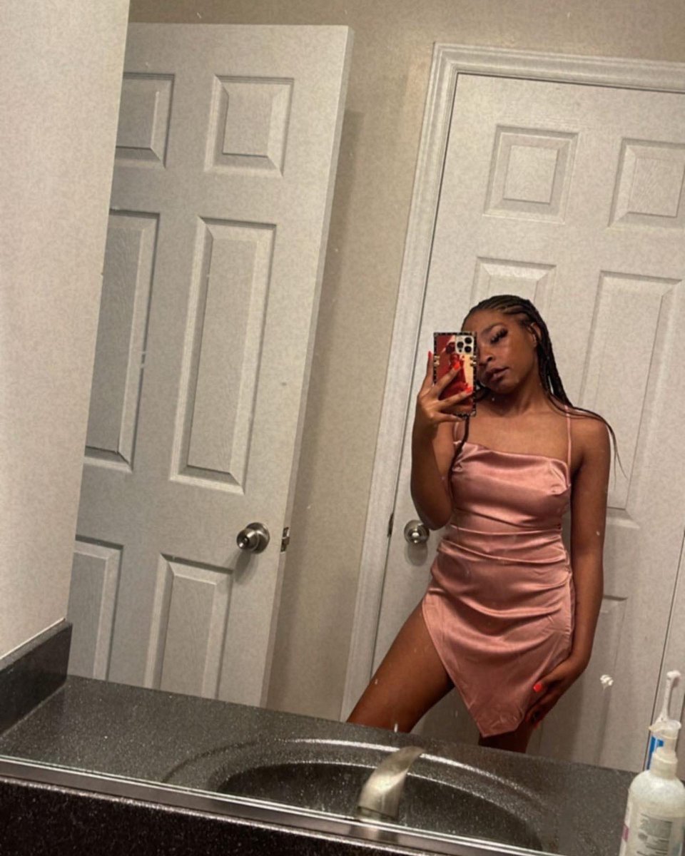 aashaylaa's tweet photo. Old pics BUT HAPPY BIRTHDAY TO ME!!!! can’t wait to see what 24 has in store for me 😊 #kobeyear https://t.co/BLN5Daof2r