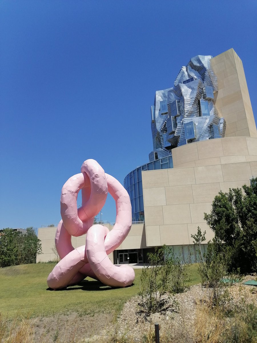 Etel Adnan en la Fundación Luma