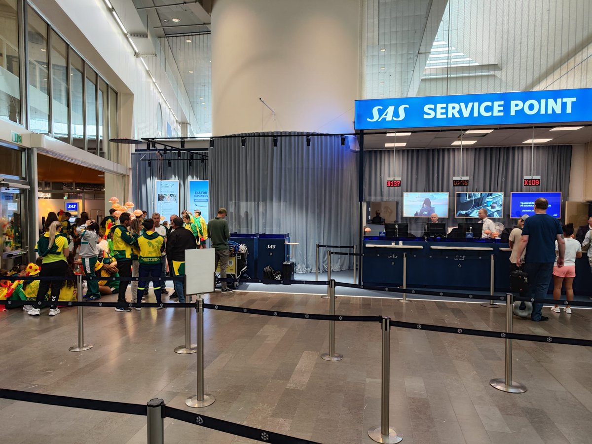danibanezmartin's tweet photo. ¡Por favor! En el club @cdpuertosol Necesitamos una solución, vuelo cancelado desde Estocolmo a España y sin noticias ni soluciones de @SASEspana @SAS con 60 menores sin poder volver a sus casas. 
Se agradece difusión!! https://t.co/yM8pZk0bkq