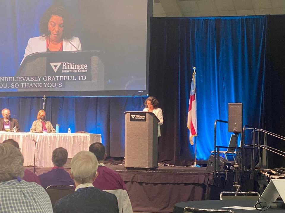 diocesemo's tweet photo. #GC80 Day 2: New winds a-blowing! The new class of the Executive Council (leadership team) of the Episcopal Church is 9/10th people of color! The new President of the House of Deputies (clergy and lay council) President is Afro-Latina! New winds indeed! #episcopalchurch #DioMO https://t.co/qgnHuhRXaH