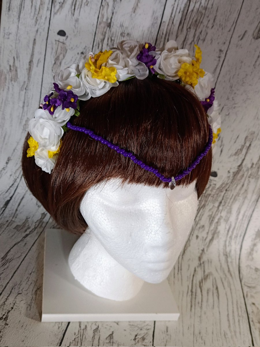 findyourflowers's tweet photo. I planned something totally different and ended up with something beautiful. A #medieval style #headband with white roses and accents in dark purple and yellow.

#flowercrown #blumenkranz #blumenkrone #silkflowers #hairaccessories #festival #party #cosplay #photoprop #handmade https://t.co/Xjjzn1ibXr