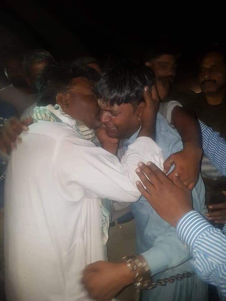 FreeNadeemSam's tweet photo. RT:#Christian #AshfaqMasih,#Blasphemy victim given #Death sentence for False accusations in #Lahore #Pakistan.#Persecution @Sachinettiyil @soonintheclouds @Alexandra0306 @cerda_jenny @MercyofGod504 #ReligiousFreedom #IRF #FORBforall #media #NEWS @MaheshB101 @blueshawk #Newsnight https://t.co/SfLQ2brit4