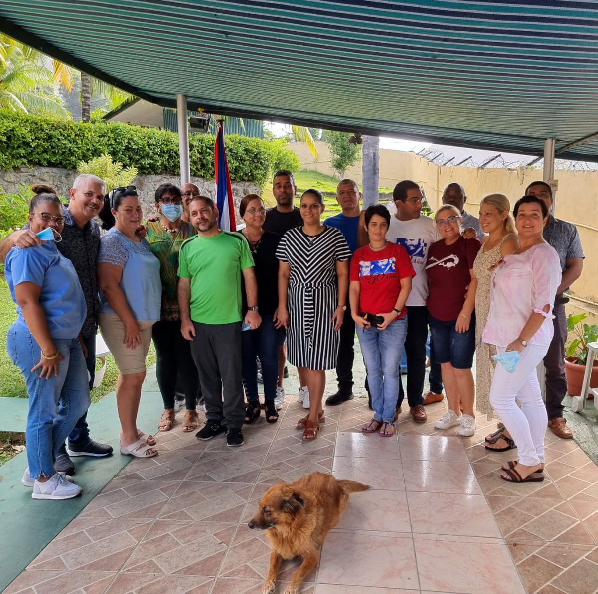 cuba_embajada's tweet photo. Fieles a nuestra historia enviamos desde #Embacuba Seychelles un mensaje de apoyo a nuestra invicta Revolución enarbolando los principios de paz y solidaridad. La Misión Estatal Cubana comenzando a festejar desde ya el 26 de julio. #CubaPorLaPaz https://t.co/Bck73fxB0P