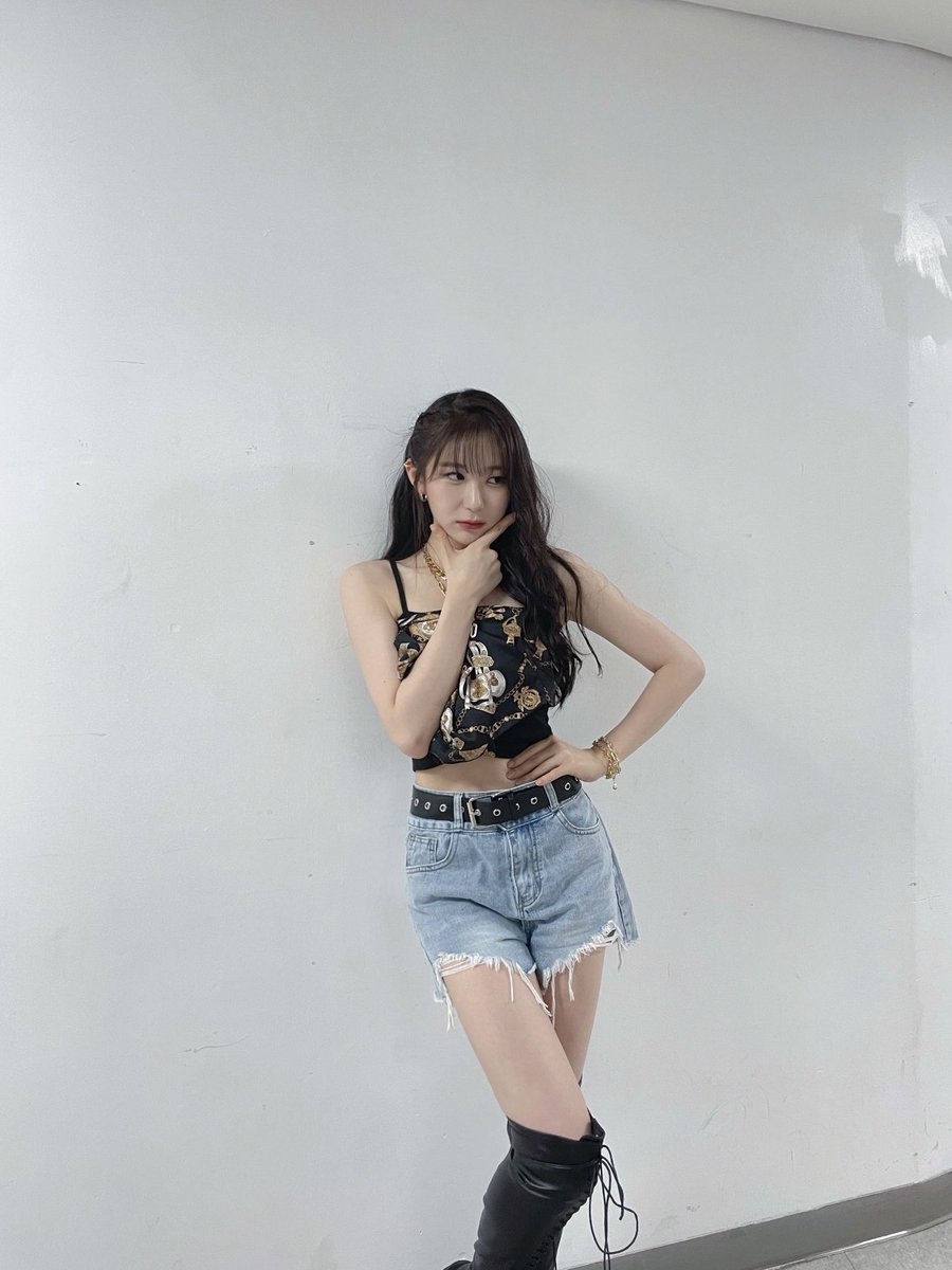 official_LCY's tweet photo. [#CHAEYEON_pic📸] 22.07.10 2022 스트릿 우먼 파이터 리유니온 콘서트 [THE NEXT ERA] DAY 2

오늘의 여니 왔어요😆💕
멋진 무대와 더불어 우리만의 시그널 덕분에
더욱 몰입감 넘쳤던 공연🫶
채연이와 함께 다들 행복한 시간 보내셨길 바라요✨

#이채연 #LEECHAEYEON https://t.co/Y0pSFsPJjX