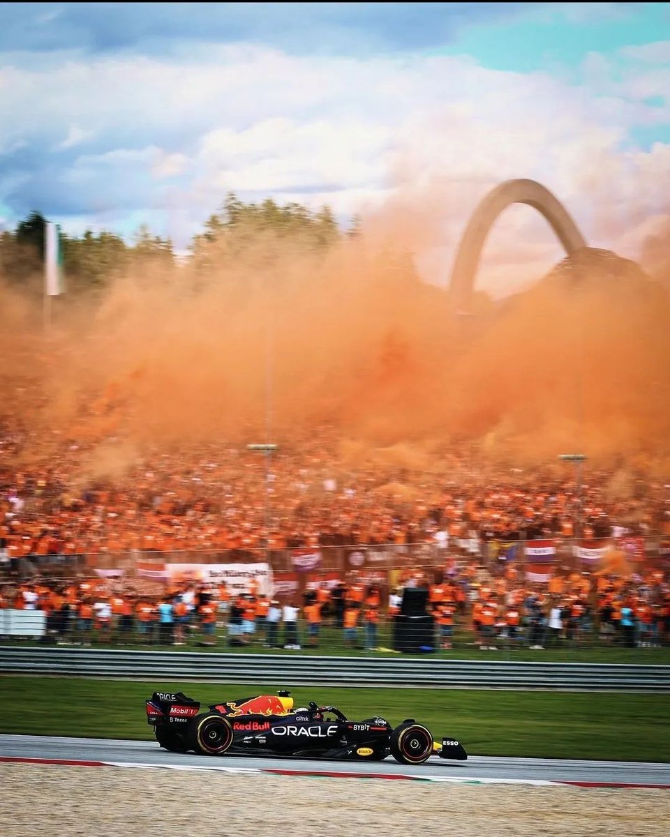 FIM DO GRANDE PRÊMIO DA AUSTRIA!🦁

Max termina em P2 depois de buscar Leclerc até o final. 

Max marca 18 pontos (+1 da fast lap)! 🦁

A Formula 1 volta dia 23 para o grande prêmio da Hungria. 🇭🇺

#MaxVerstappen #AustrianGP #F1naBand