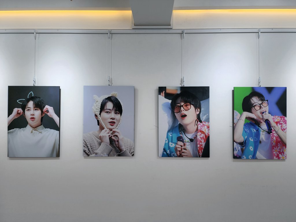 성운이로 가득한 전시보면서 하늘이들도 만나고 행복한 추억도 돌아보고 즐거웠어요❤️ 더운 날씨에 전시 준비하느랴 고생하셨을 선생님들 감사합니다! 덕분에 월요병 이겨낼 힘 잔뜩 받고갑니다!!😆😍
<a href="/SkyFor_0322/">Sky For</a>
#하성운 #하성운컴백한다_하늘이들아같이놀자