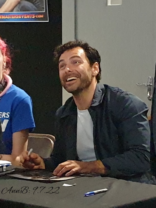 TwinkleToes5304's tweet photo. Wonderful day on Saturday seeing the ever lovely Aidan Turner at the London Film Comic Con.
#AidanTurner #AidanCrew 
#ComicCon
#LFCC2022 #LFCC https://t.co/6QmKXlSY6O