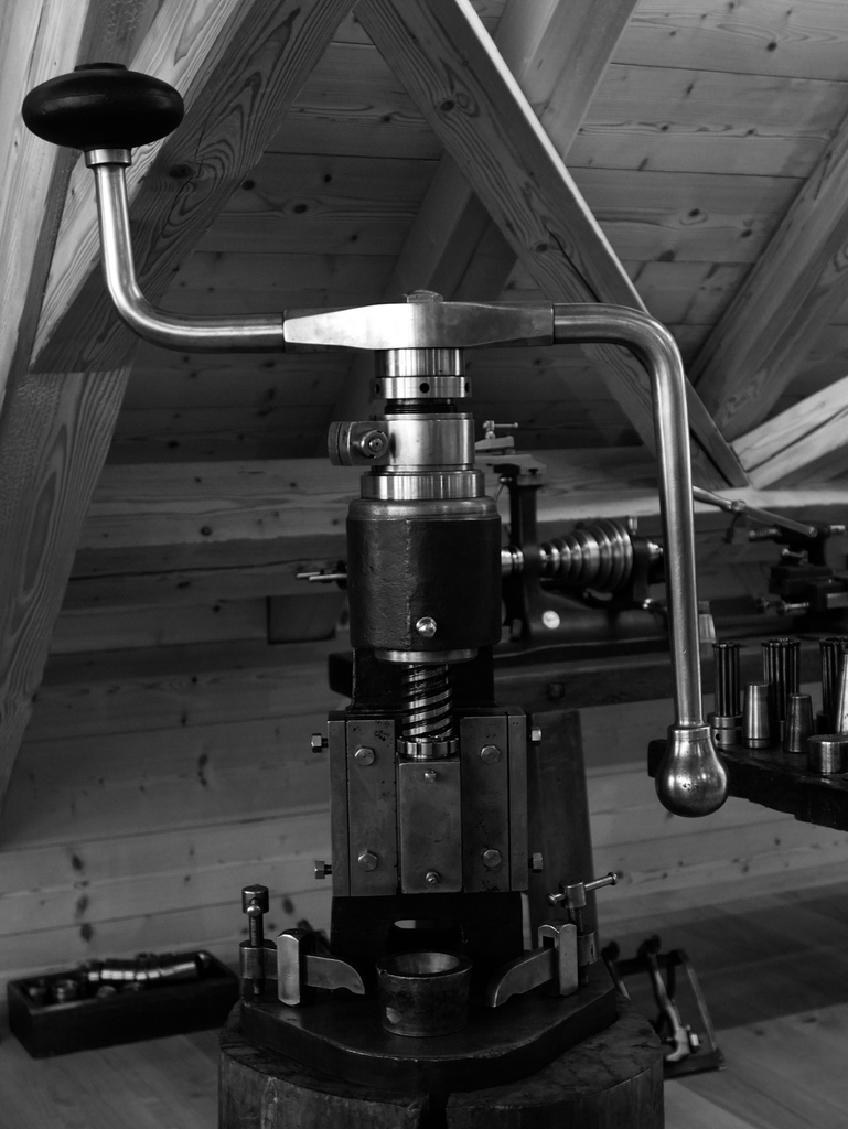 celiakudro's tweet photo. Here is a little gallery of tools that will be familiar to any metal artist. All of it is set up and appears ready to use at the the time machine that is the Musée de la Boîte de Montre in #Noirmont, Switzerland. https://t.co/zOOdIrMWry