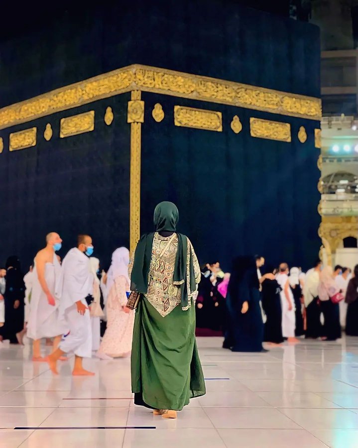 FizzaRizvi92's tweet photo. Congratulations on the EidAlAdha to Everyone❤️ 🌺🍃
#EidMubarak #eiduladha2022
#KabaSymbolOfUnity https://t.co/6VW5YVZIkg