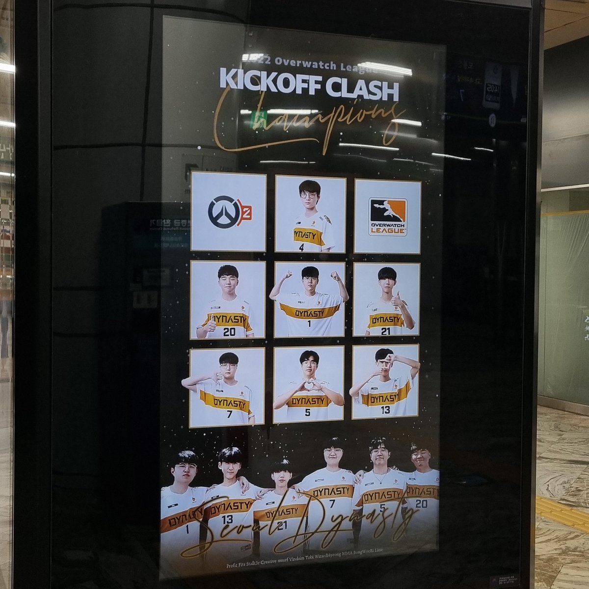 cheer_owl's tweet photo. #서울_밤하늘을_빛낼_다이너스티의_별

서울 우승 축하합니다🥰🐯🖤 디자인이 너무 예뻐요🥺 아 그리고 여기까지 온 김에 젠지 사옥도 갔는데 롤팀 선수분들을 봤어요..!! 경기장 가시던 길인 것 같았어요 롤팀 오늘 승리 너무 축하드리고 서울도 오늘 경기 이기길 바래봅니당🐯🙏 https://t.co/6s2Lhrjjof