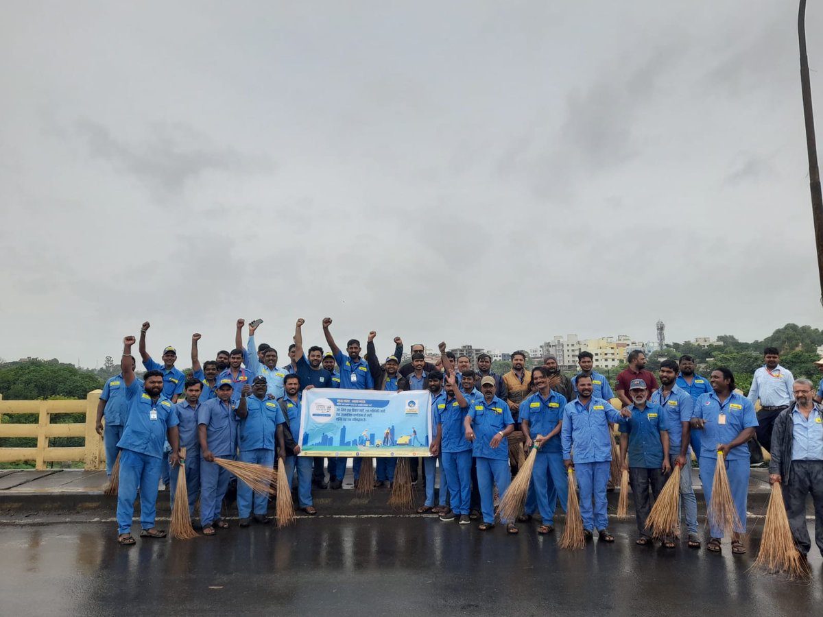 goa_maha's tweet photo. Bharatgas Maharashtra celebrated Swatchata Abhiyaan right across the state today creating awareness through Prabhat Pheri in Aurangabad and other districts, cleaning the beaches of Mumbai, streets of Nashik and rejuvenating the Schools in Jalgaon, among other multiple activities. https://t.co/ArsVE4BEiq