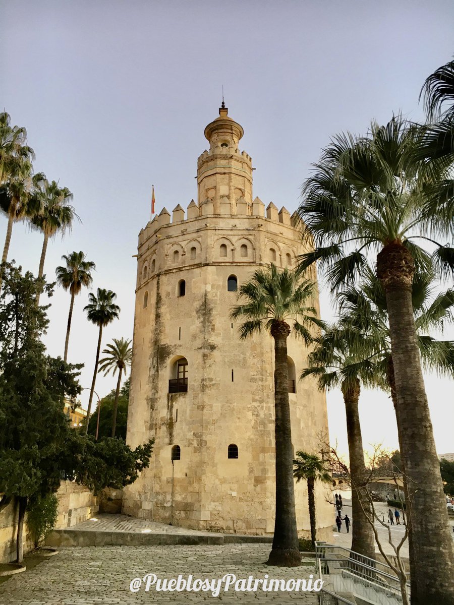 PyPatrimonio's tweet photo. La Torre del Oro,símbolo de Sevilla a orilla del Guadalquivir. 
➡️Blog https://t.co/dNzyDJCLjE
➡️Vídeo https://t.co/7QCCrs2myG
Torre construída por los Almohades en 1220 y remodelada por Pedro el Cruel.
#TorredelOro #Sevilla #Andalucia #España @sevillaciudad @SevillaTourism https://t.co/Tk1qCqSuJB