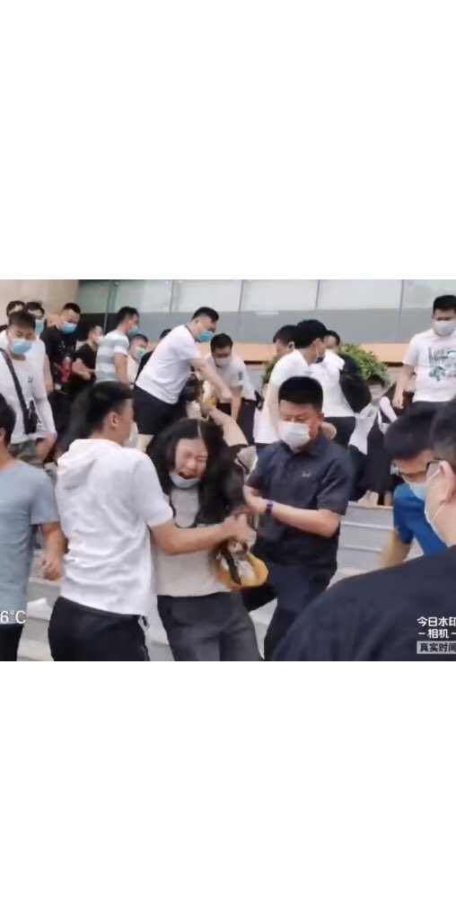 hk0257's tweet photo. The Chinese government has embezzled 40 billion deposits from ordinary people, plainclothes policemen have beaten ordinary people violently, imprisoned and restricted their personal freedom, the Chinese government is corrupt, and the Chinese society is dark! https://t.co/i4e9i64B3J
