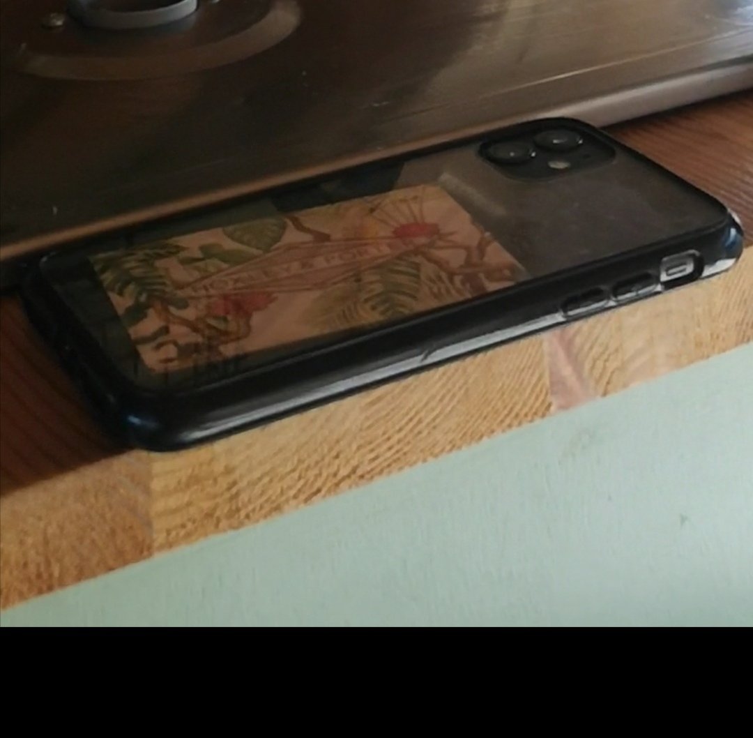 Girlfriend lost an iPhone 11 at <a href="/TRNSMTfest/">TRNSMT Festival</a> last night (sat). Praying someone handed it in. Anyone seen it please DM!